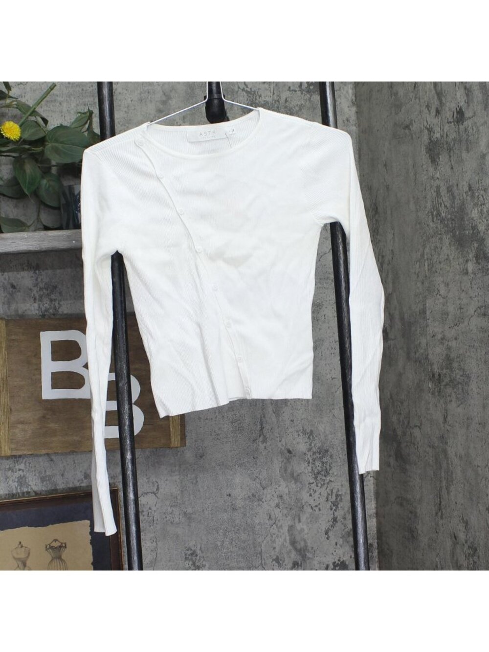 ASTR The Label Knit Palomar Asymmetrical Cutout Shoulder Sweater Top White S